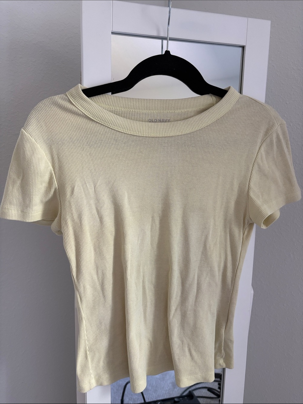Old Navy Pale Yellow Ribbed Short Sleeve Tee